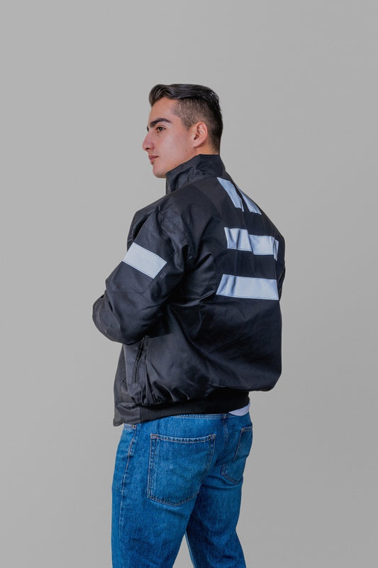 Chaqueta Deportiva T4 – Impermeable, Reflectiva y Lista para la Aventura