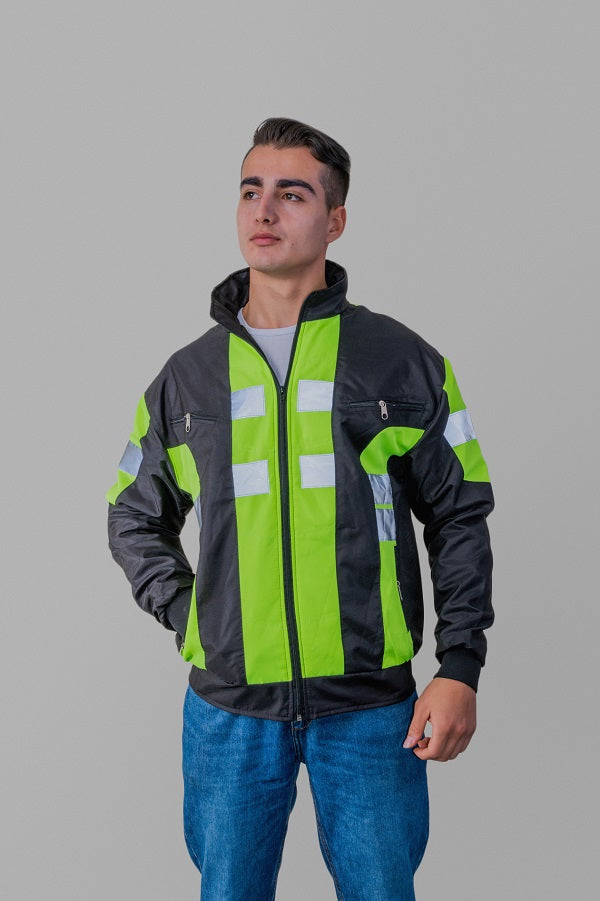 Chaqueta Deportiva T4 – Impermeable, Reflectiva y Lista para la Aventura